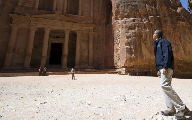 صور: أوباما "يسيح" في الأردن