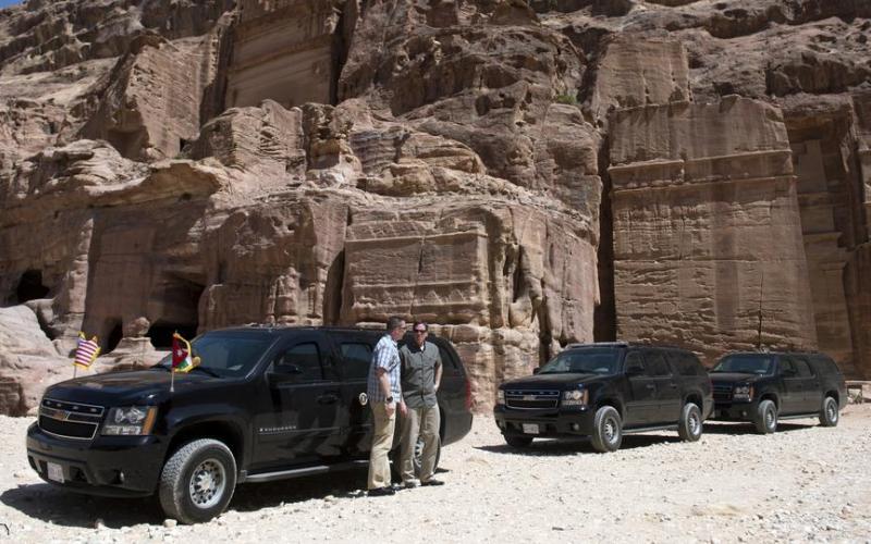 صور: أوباما "يسيح" في الأردن