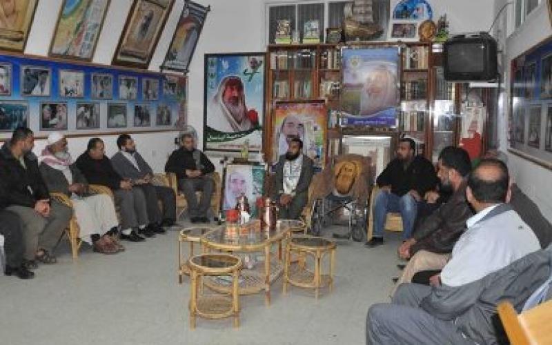 بالصور: حماس بالوسطى تزور الشراونة ومنزل الياسين