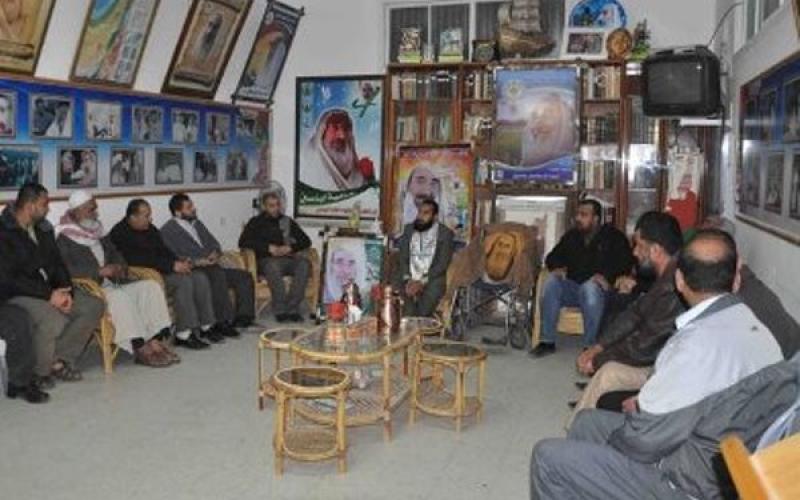 بالصور: حماس بالوسطى تزور الشراونة ومنزل الياسين