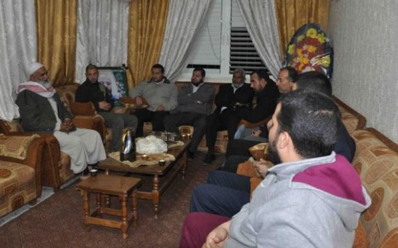 بالصور: حماس بالوسطى تزور الشراونة ومنزل الياسين