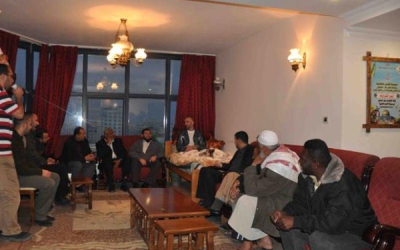 بالصور: حماس بالوسطى تزور الشراونة ومنزل الياسين