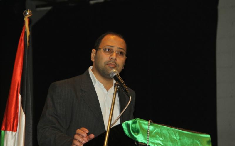 صور: توزيع "دليل النجاح" على طلبة الثانوية العامة