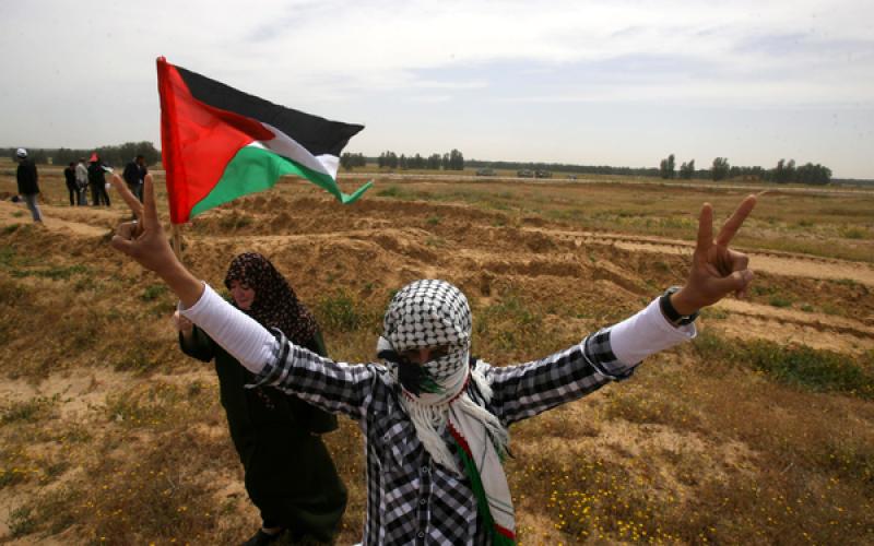 صور: إحياء "يوم الأرض" على حدود غزة