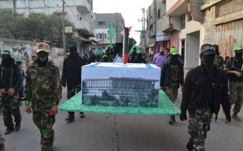 بالصور: حماس بالبريج تحيي ذكرى المقادمة