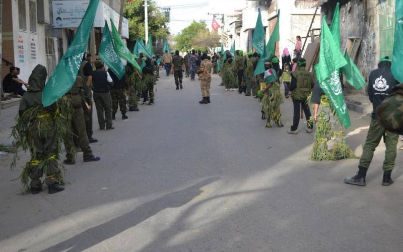 بالصور: حماس بالبريج تحيي ذكرى المقادمة