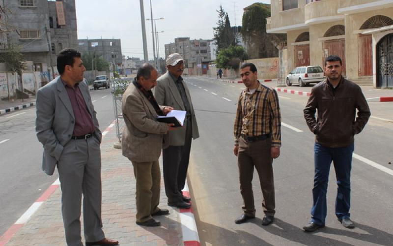 بالصور: بلدية رفح تستلم مشروع تطوير شارع 12