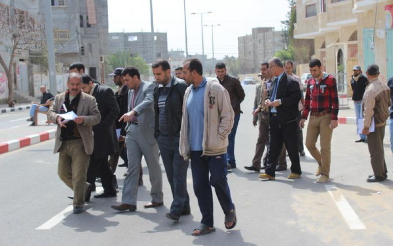بالصور: بلدية رفح تستلم مشروع تطوير شارع 12