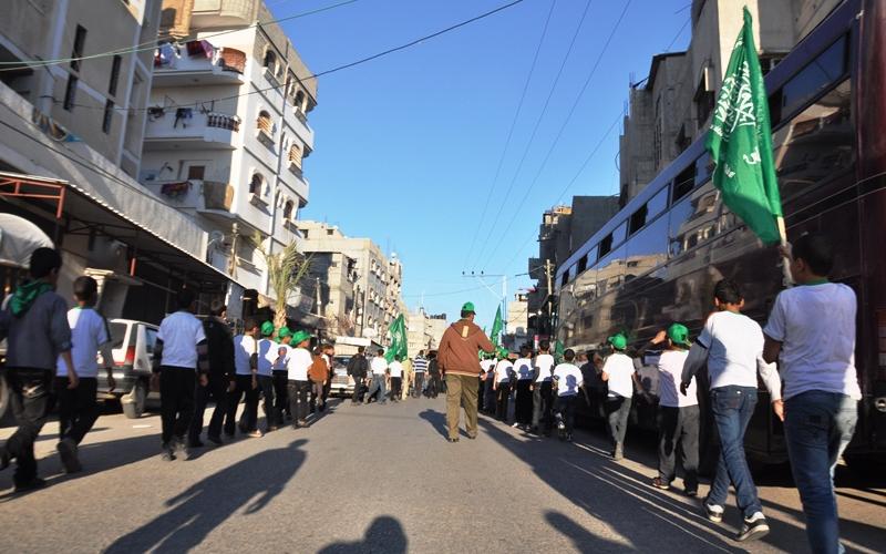 صور: عرض كشفي بذكرى "القادة" في رفح
