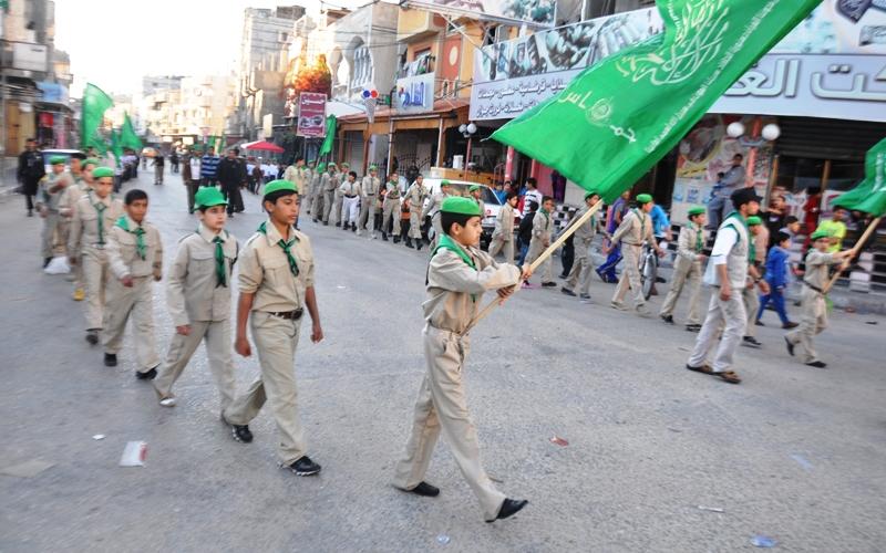 صور: عرض كشفي بذكرى "القادة" في رفح