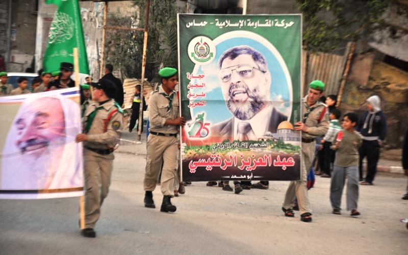 صور: عرض كشفي بذكرى "القادة" في رفح