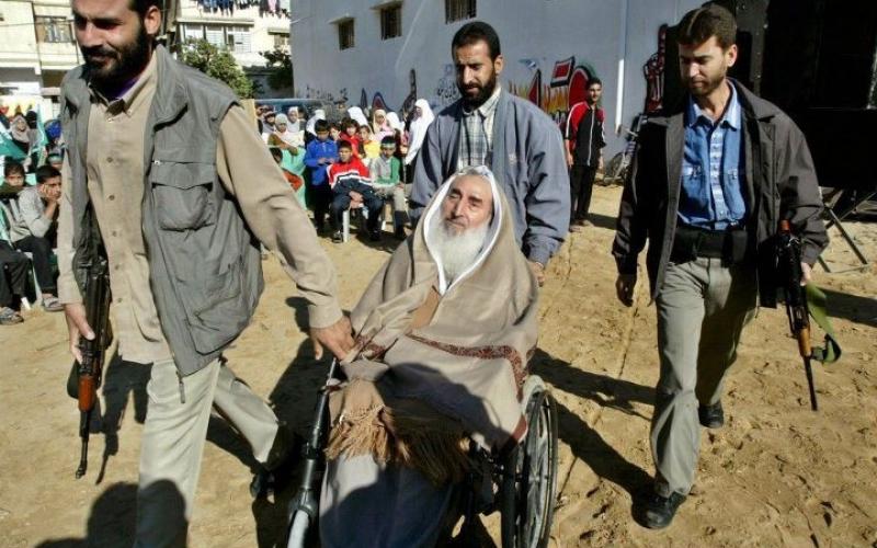 صور: مجموعة صور نادرة للشيخ "ياسين"
