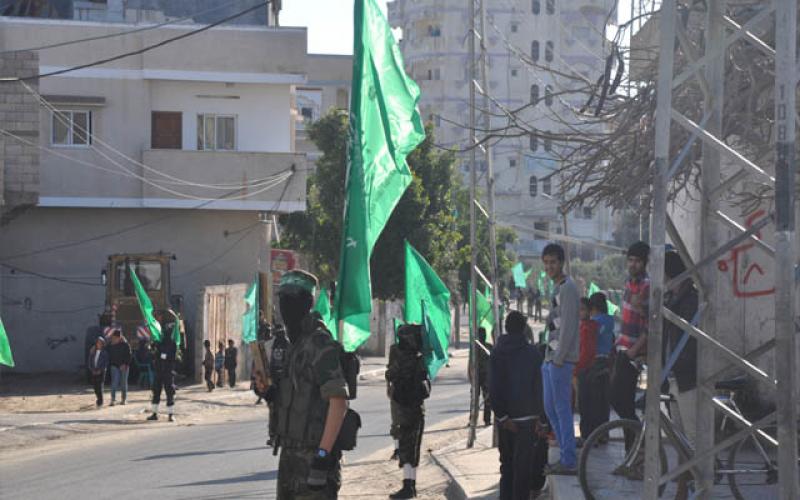 صور: عرض لملثمين وسط قطاع غزة