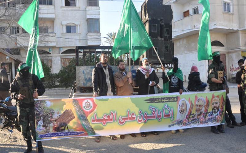 صور: عرض لملثمين وسط قطاع غزة