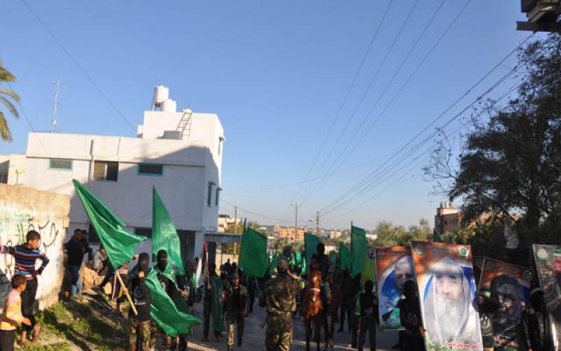 صور: عرض لملثمين وسط قطاع غزة