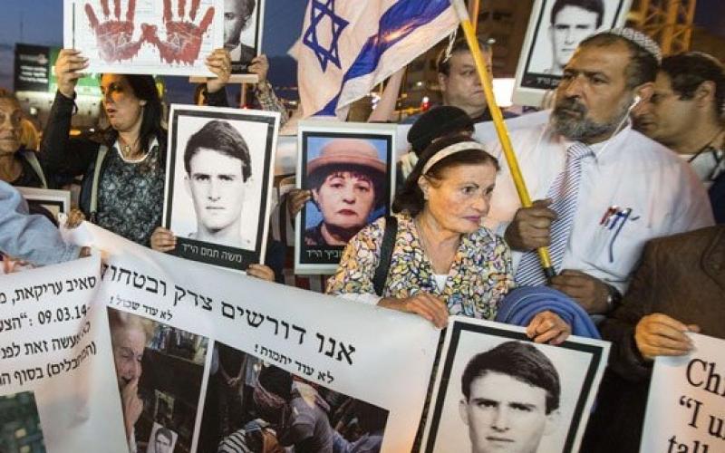 صور: إسرائيليون يتظاهرون رفضًا لإطلاق الأسرى