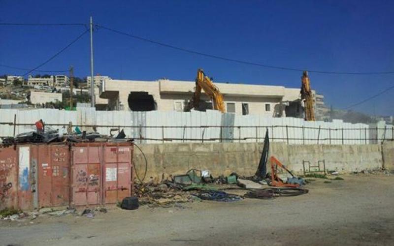 صور: جرافات الاحتلال تهدم منشآت بالقدس