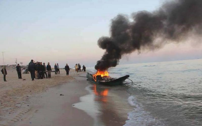 صور: الاحتلال يدمر قاربين صيد قبالة رفح