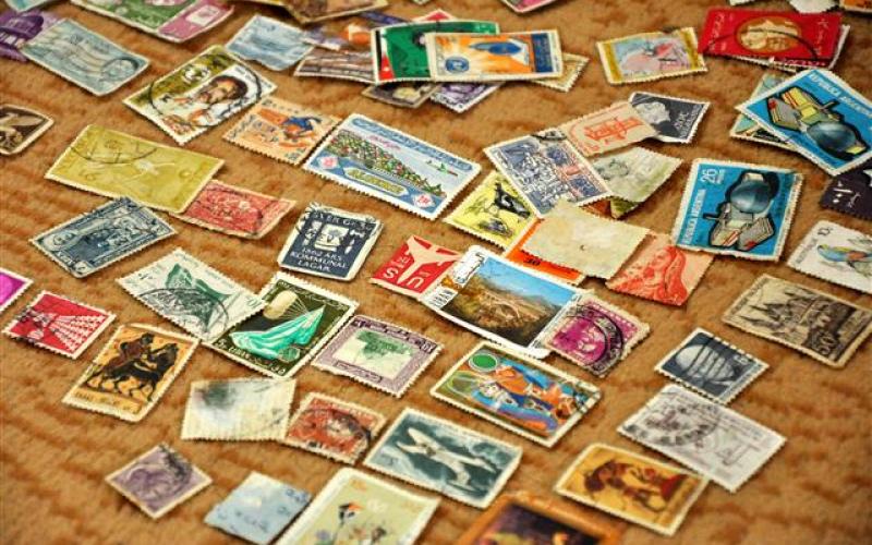 "الاتصالات" تدشن طوابع بريدية جديدة