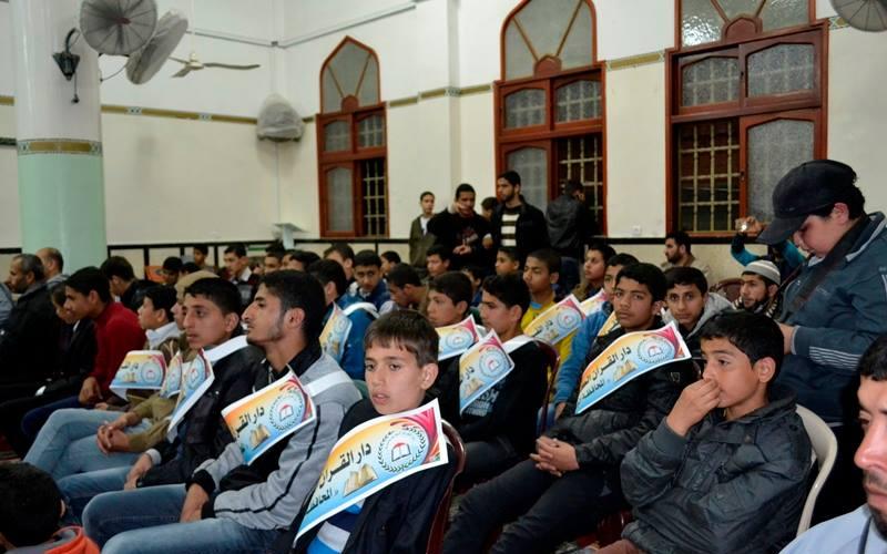 بالصور: تكريم حفظة قرآن وأحاديث بالوسطى