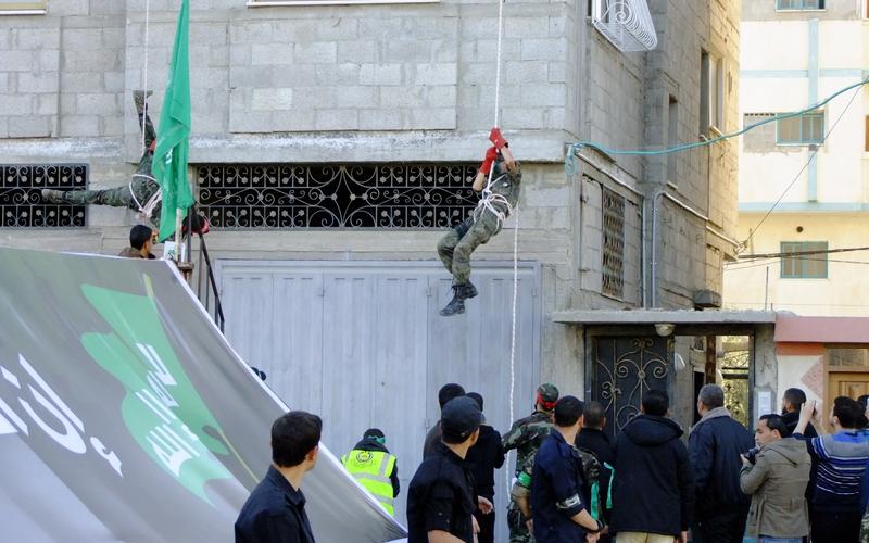 صور: عرض الإنزال بمهرجان  الشهداء بالبريج