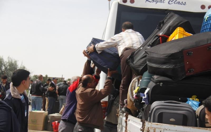 بالصور: معبر رفح.. خروج من عنق الزجاجة