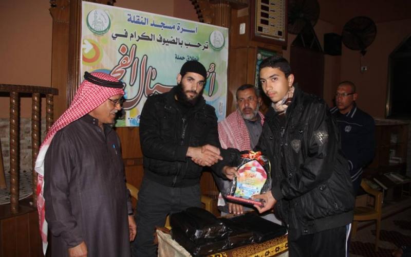 صور: تكريم المحافظين على الفجر بدير البلح