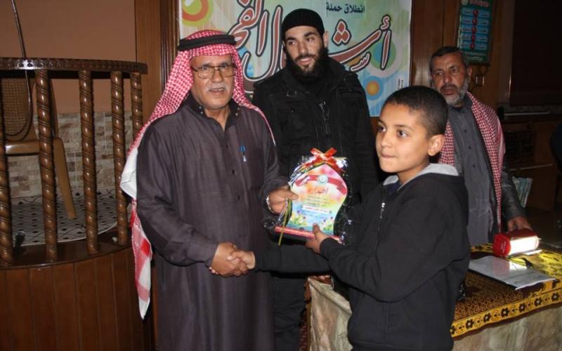 صور: تكريم المحافظين على الفجر بدير البلح