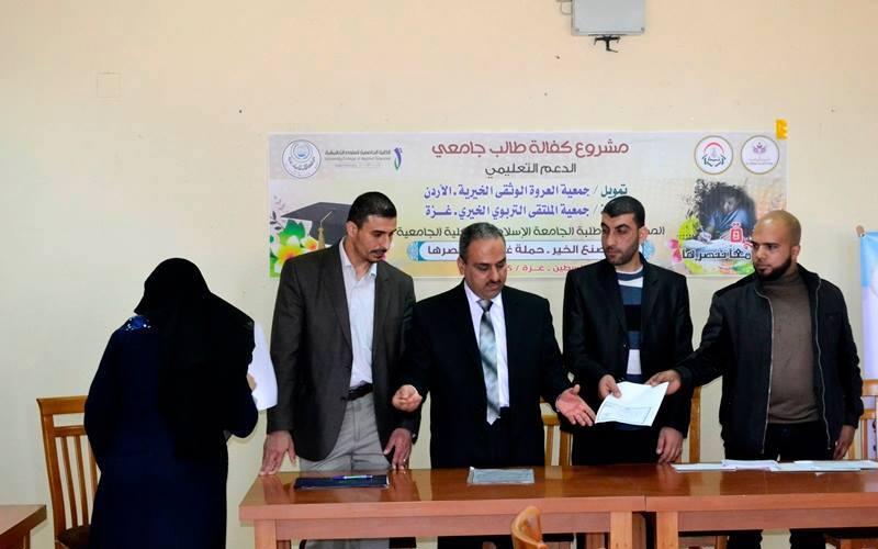 "الملتقى" يكفل عدداً من الطلبة الجامعيين الفقراء
