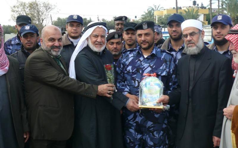 بالصور: بلدية دير البلح تكرم 650 شرطيًا