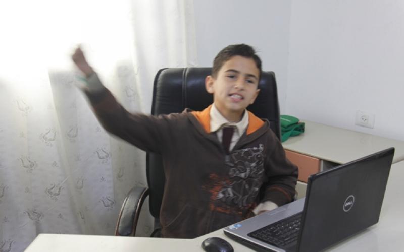 بالفيديو: "زعرب"..موهبة تحلّق في سماء التعليق