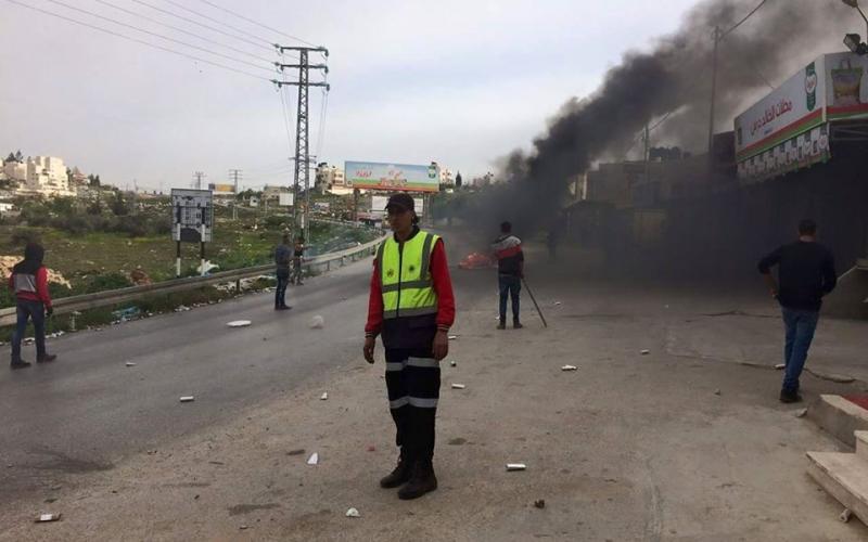 صور: إصابات في مواجهات الجلزون أمس