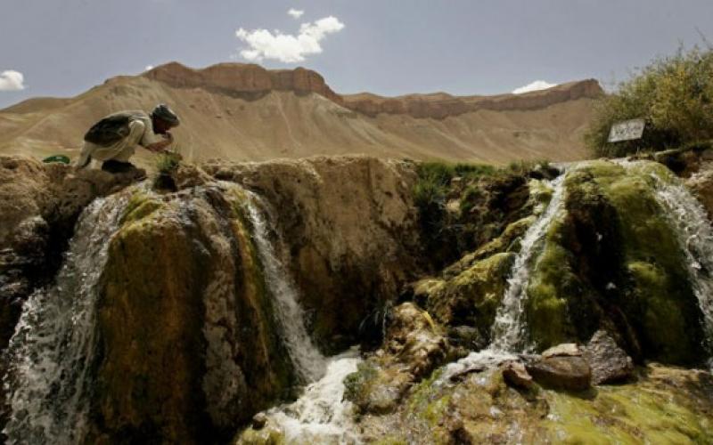 بالصور.. بحيرات ساحرة بين جبال أفغانستان!