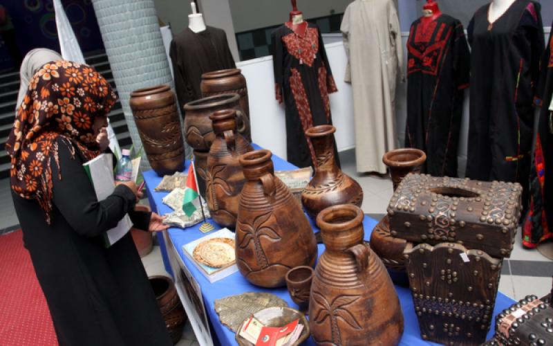 صور..معرض التراث بالجامعة الإسلامية في غزة