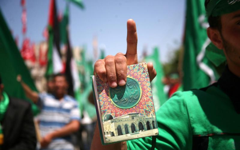 صور.. دعاية مميزة للكتلة في "بوليتكنك فلسطين"