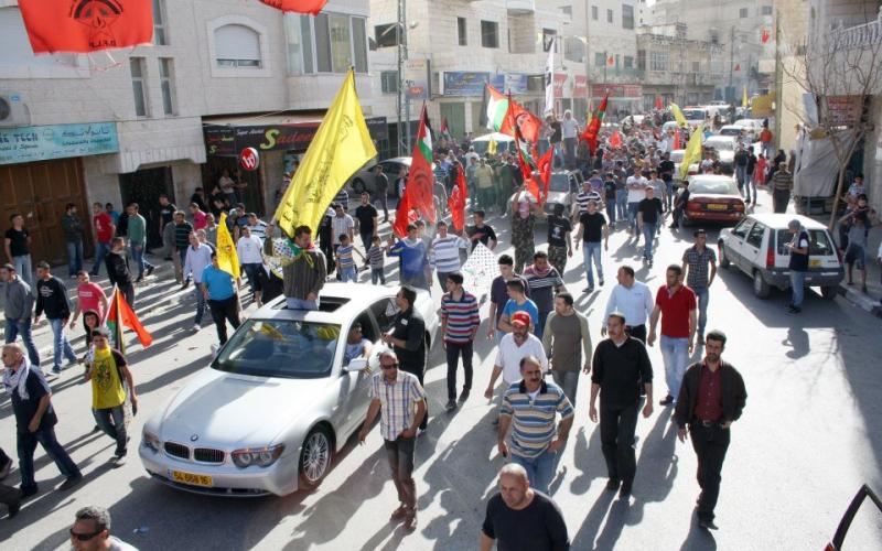 بالصور والفيديو: الآلاف يستقبلون الشهيد أبو حمدية في "أبو ديس"