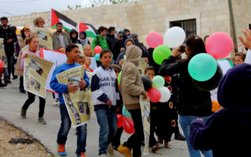 بالصور: الاحتلال يعتدي على أطفال النبي صالح