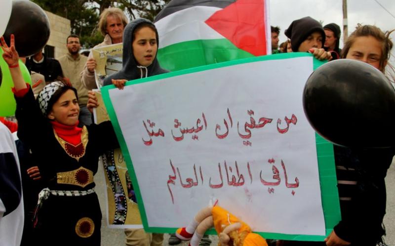 بالصور: الاحتلال يعتدي على أطفال النبي صالح
