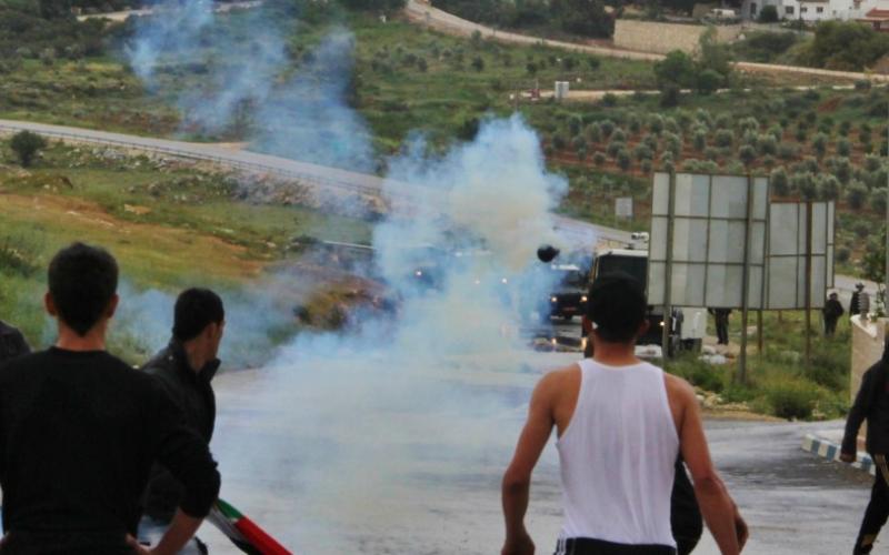 بالصور: الاحتلال يعتدي على أطفال النبي صالح