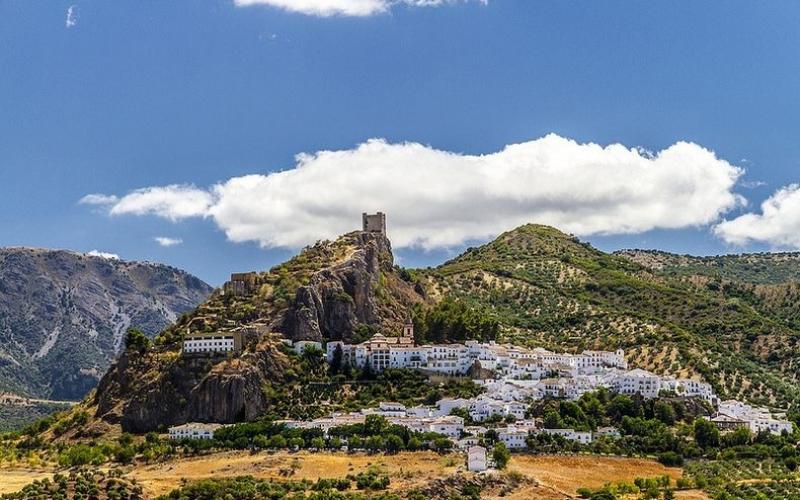 صور: المدينة البيضاء في الأندلس