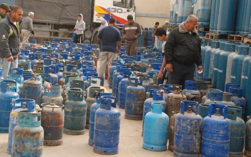 بالصور: أزمة غاز الطهي تؤرق الغزيين