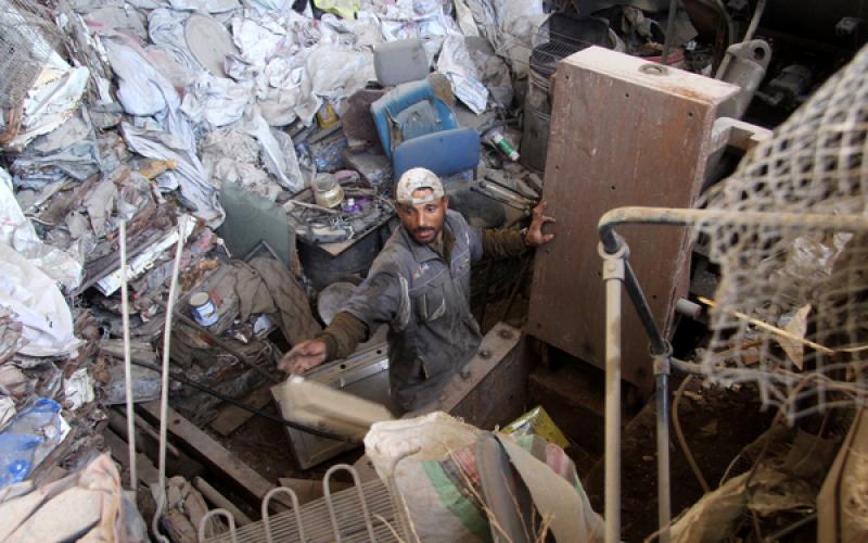 صور: عمالة "الخردة" في غزة