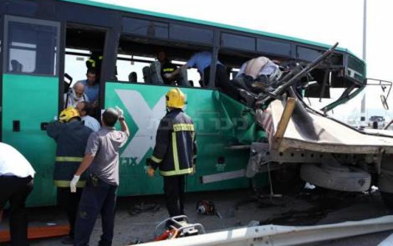 بالصور: مقتل 6 إسرائيليين بحادث شاحنة سائقها فلسطيني