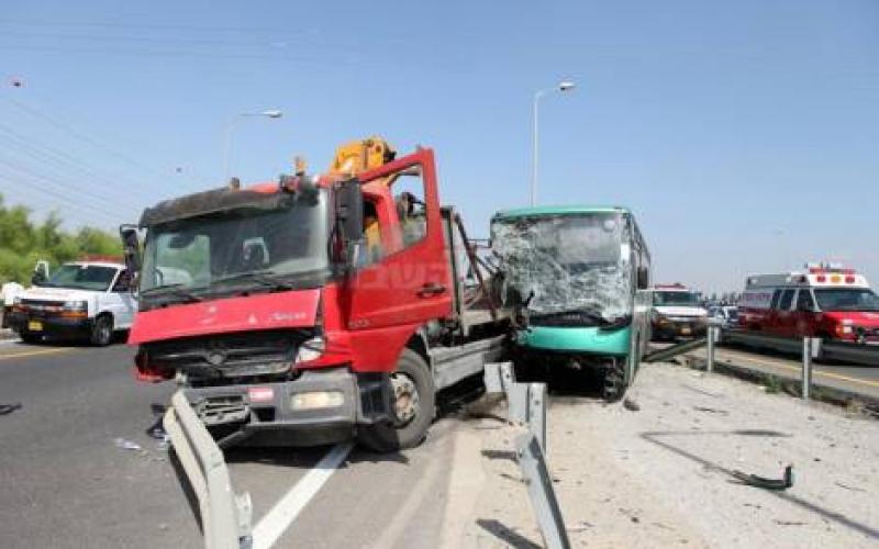 بالصور: مقتل 6 إسرائيليين بحادث شاحنة سائقها فلسطيني