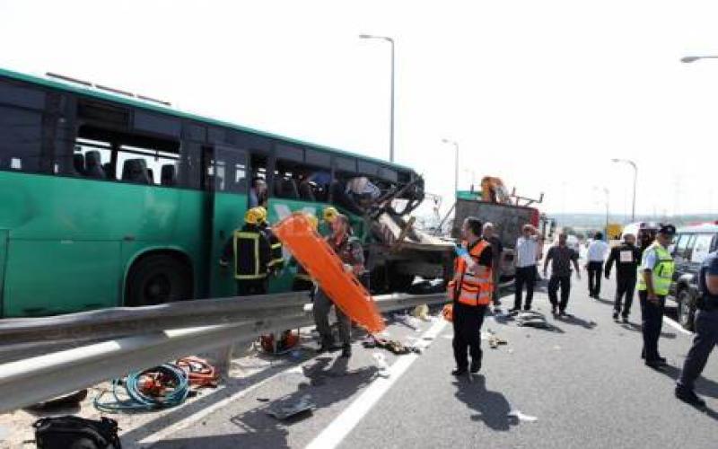 بالصور: مقتل 6 إسرائيليين بحادث شاحنة سائقها فلسطيني