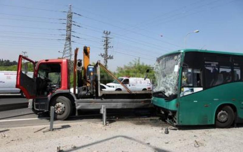 بالصور: مقتل 6 إسرائيليين بحادث شاحنة سائقها فلسطيني