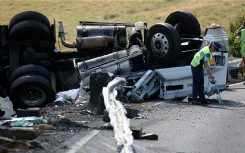 بالصور: مقتل 6 إسرائيليين بحادث شاحنة سائقها فلسطيني