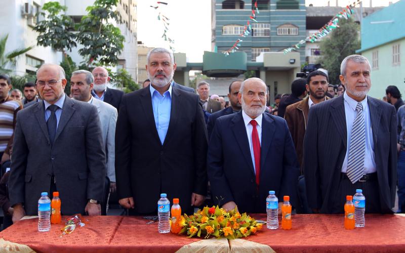 صور: هنية يزور معهد الأمل للأيتام