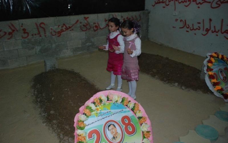 صور: افتتاح معرض فني تضامناً مع الأسرى وسط القطاع