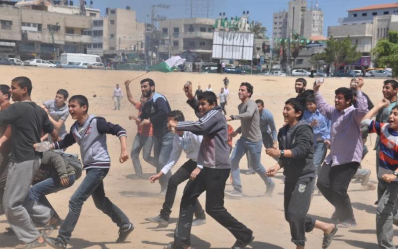 صور: عرض يحاكى الانتفاضة الشعبية بغزة
